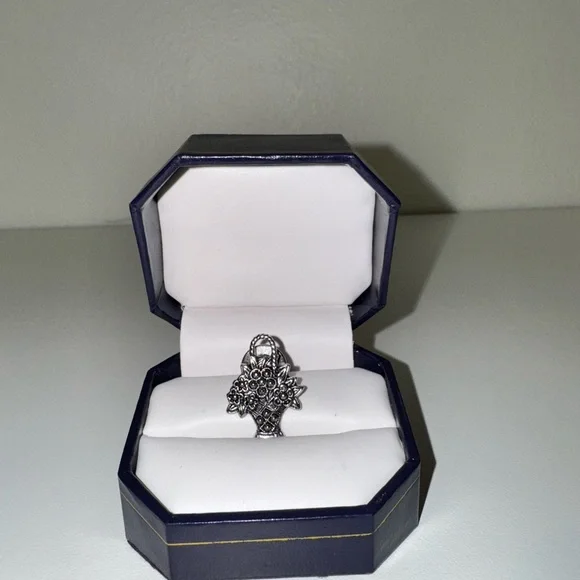 Vintage Flower Bouquet Pin Brooch - Picture 5 of 6